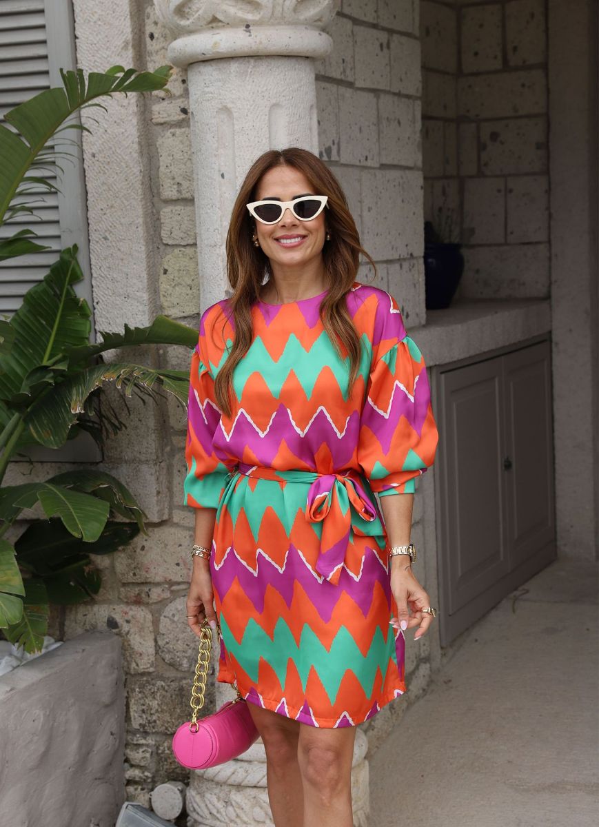 Turuncu Renkli Zigzag Desen Kuşaklı Saten Elbise   resmi