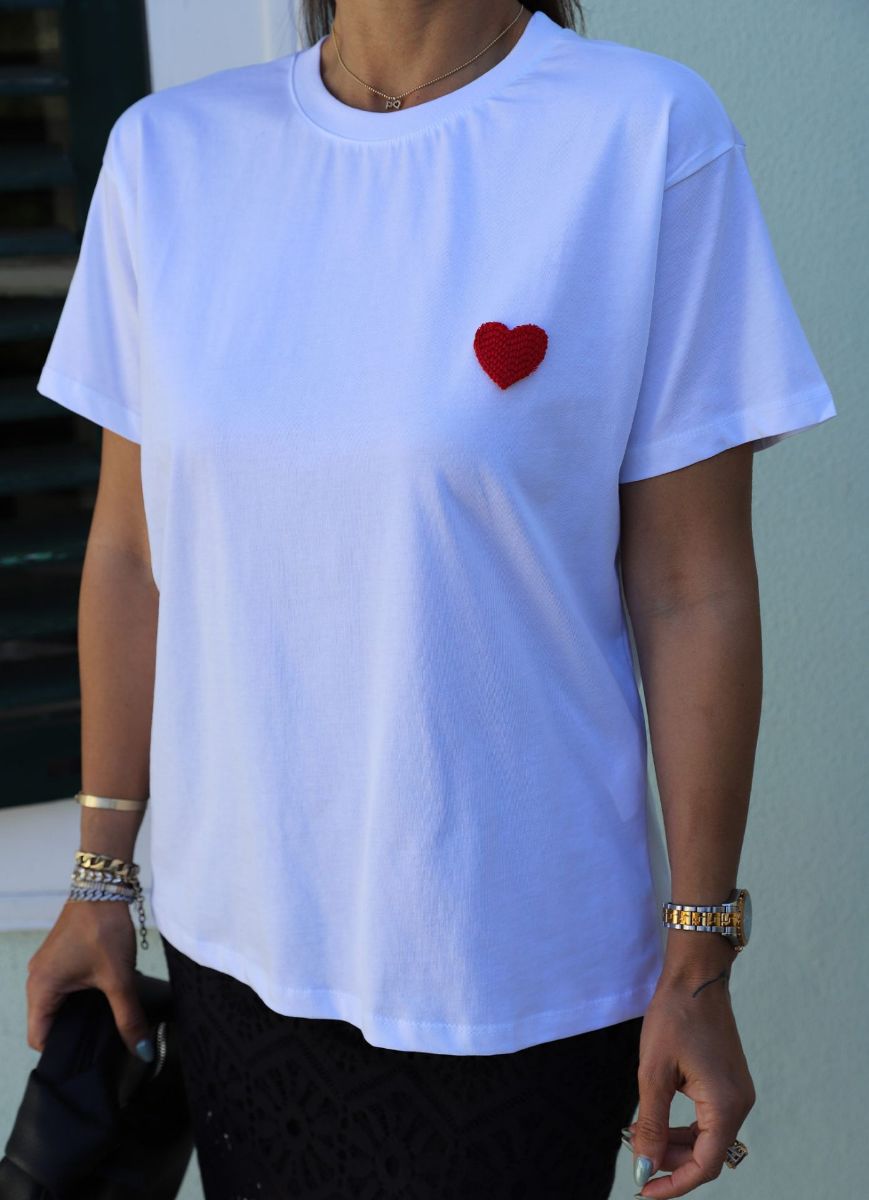 Beyaz Minik Kabartma Kalp Detay Tshirt    resmi